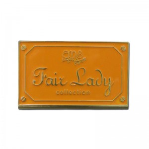 ที่มีคุณภาพสูงที่กำหนดเองแบรนด์แฟชั่นเคลือบเสร็จสิ้นโลหะชื่อฉลากผ้าไหมพิมพ์อลูมิเนียมธุรกิจเยี่ยมบัตรสำหรับโลโก้ของตัวเอง